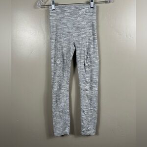 Lululemon Wunder Under Hi-Rise 7/8 Tight 25"
Space Ice Grey Alpine White Size 2